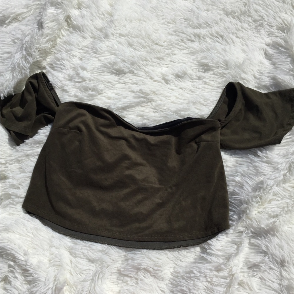 🧡 Suede olive crop top off shoulder